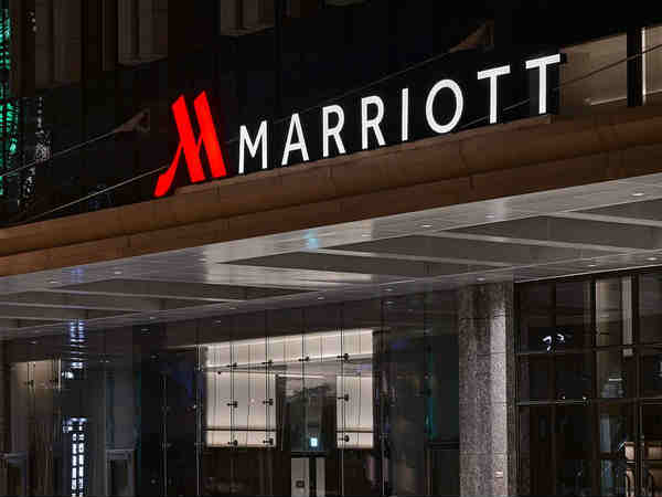 மரியாட் அதன் ஊழியர்களைக் கவனித்தார்: