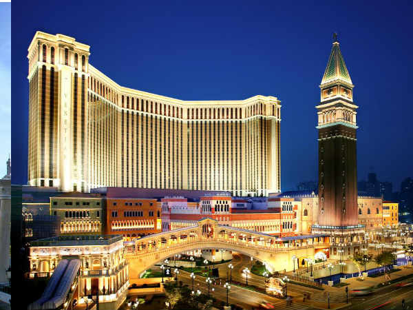  வெனிடியன் மக்காவு, மக்காவு: &dollar;3 பில்லியன் 