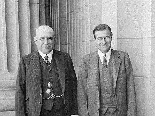 ஜூனியஸ் மற்றும் ஜ.பி.மார்கன் (Junius and JP Morgan) 