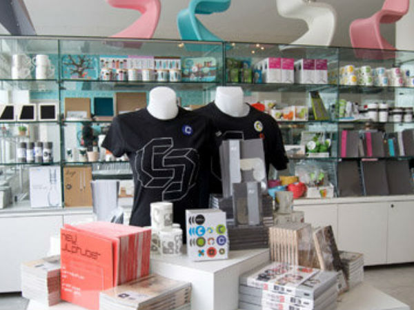 பரிசு இல்லாமல் செல்ல முடியுமா? 