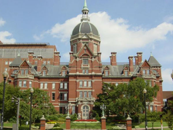  13) ஜான்ஸ் ஹோப்ஹின்ஸ் பல்கலைக்கழகம், பால்டிமோர், மேரிலேண்ட் 