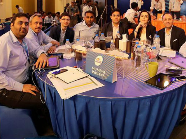 மும்பை இந்தியன்ஸ் 