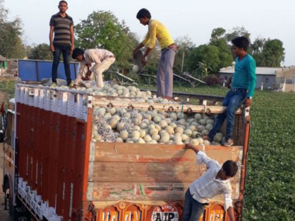 தந்தையுடன் உதவி