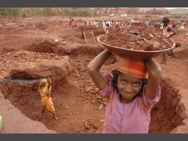 பள்ளிக்கு செல்ல முடியாத பெண் குழந்தைகள் 