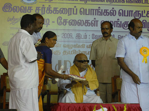 இலவச வீடு, நலவாழ்வுத் திட்டங்கள் 