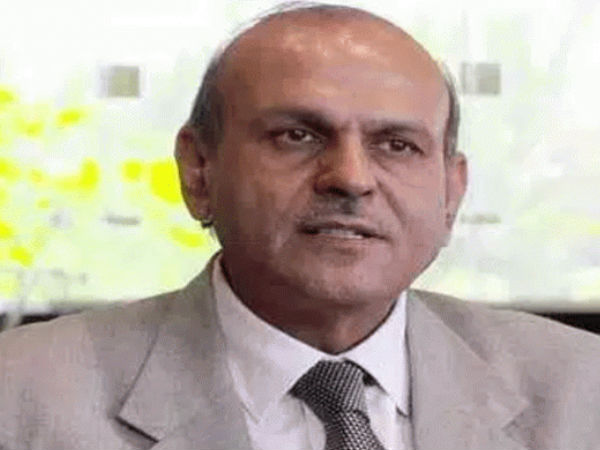 நிதி சேவைகள் செயலாளர்: