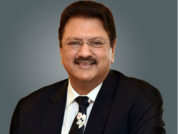  8. அஜய் பிரமல் & குடும்பத்தினர்