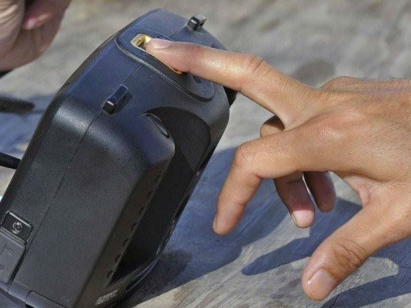 சிரமப்படும் மாணவர்கள்