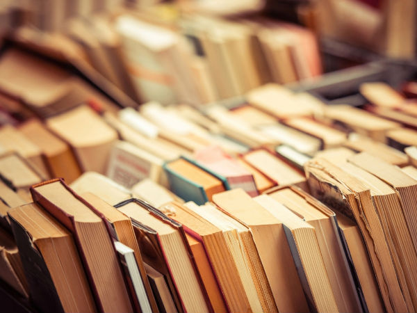 விண்வெளிப் போக்குவரத்து  குறித்த புத்தகம்     