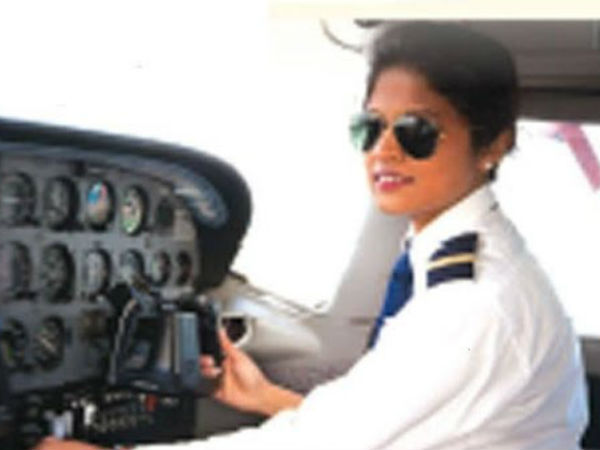 பெண் பைலட்