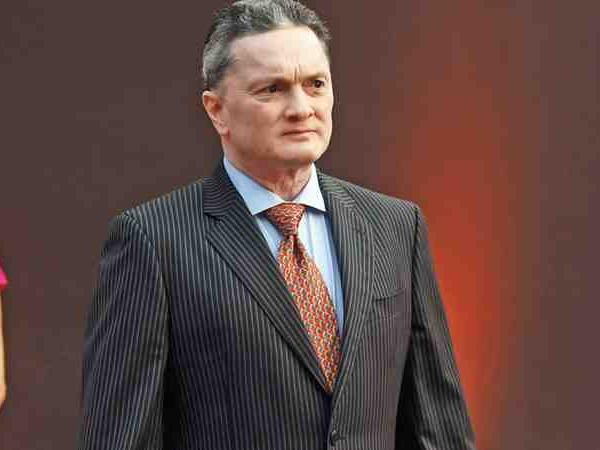 மகன் வருகை