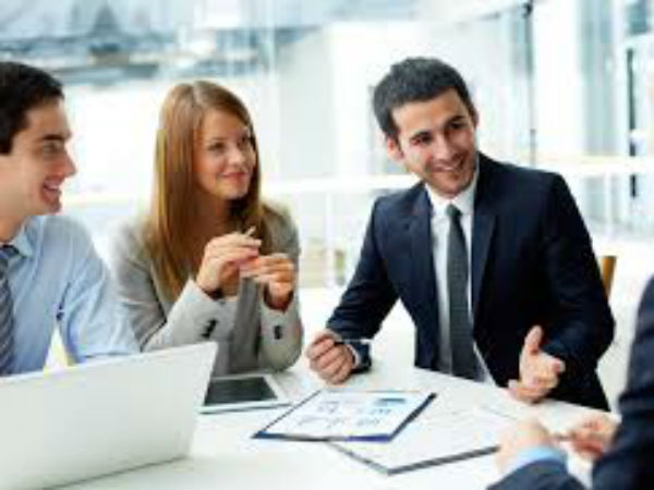 இப்போது ஏன் பணியாளர்களின் தகுதியைப் பற்றிப் பேசுகிறீர்கள்..? 