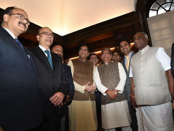 பொருளாதார விவகாரத் துறையில் செயலர் 