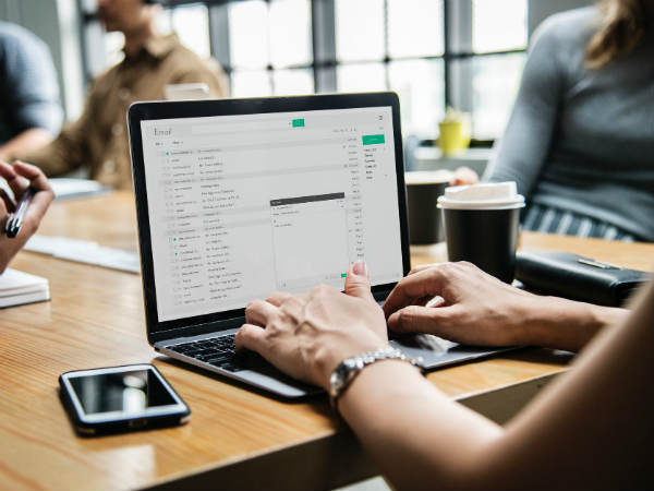 அலுவலக வேலை