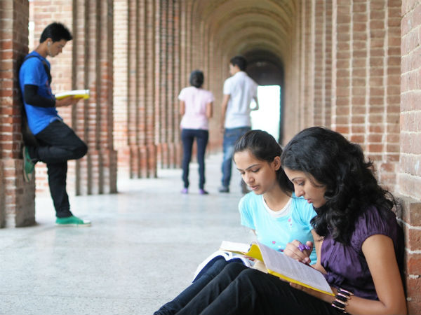 பட்டதாரி பெண்கள் 