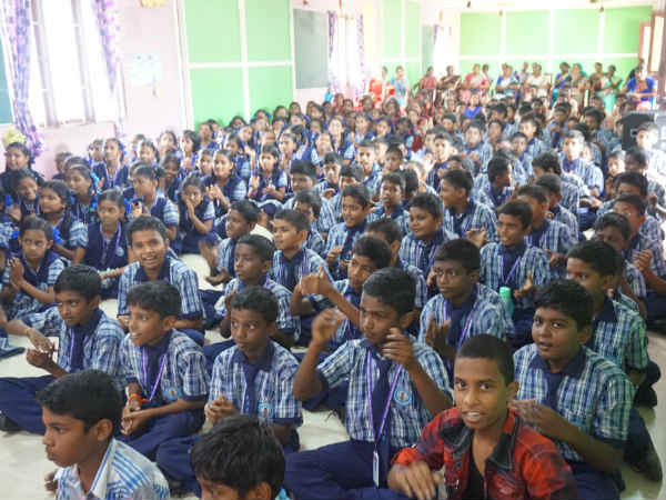 பள்ளி மாணவர்கள் 