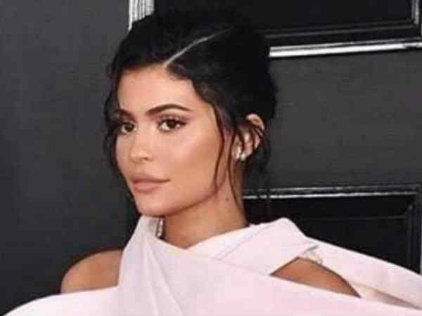 கொந்தளிக்கும் நெட்டிசன்கள் 