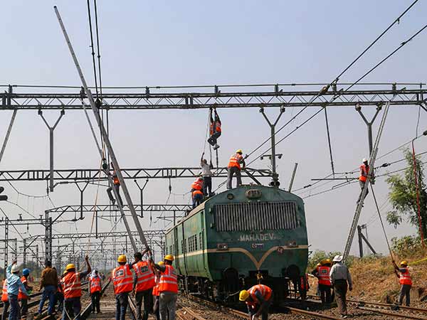  பணிகள் தாமதம்