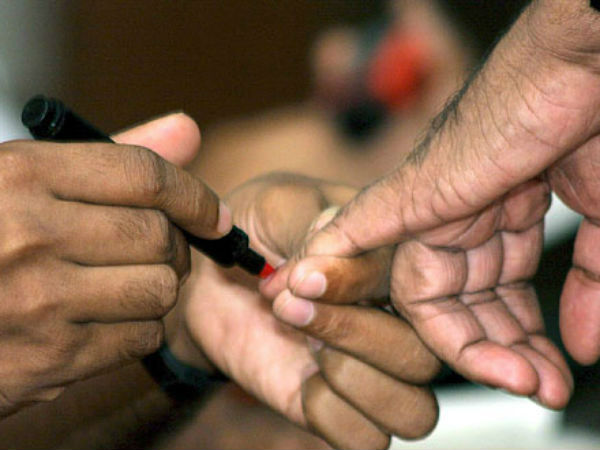 40 நாடுகளில் கை விரலில் மை