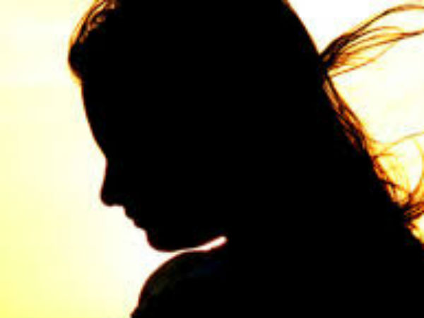 இடிந்து போனாள் 