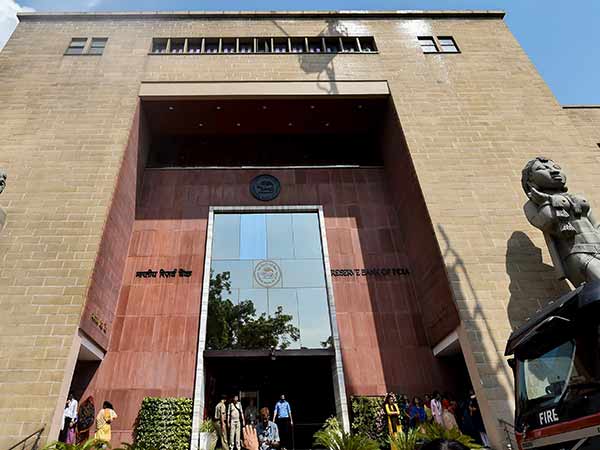  உபரி கையிருப்பு 3 லட்சம் கோடி