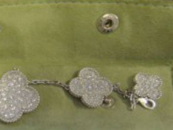 பொம்மைகளுக்காக 1 மில்லியன் பவுண்டு 