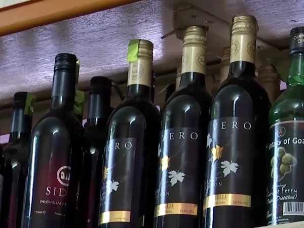  10 கோடி மதுபான பெட்டிகள்