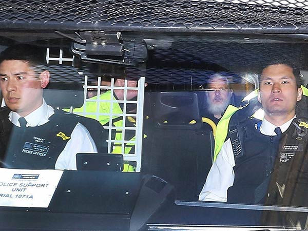 ஜீலியன் கைது 