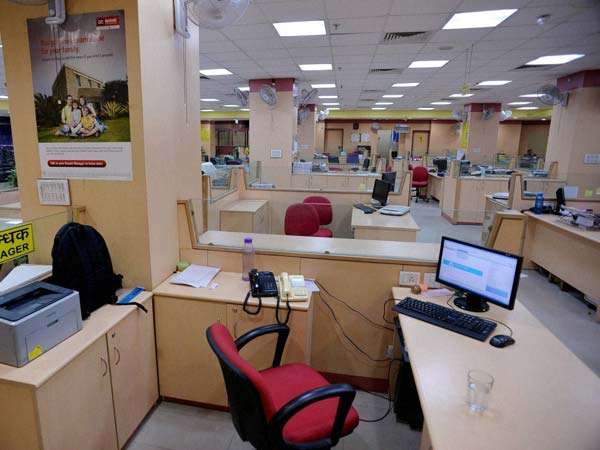 கொரியர் பையனிடம் விசாரணை 