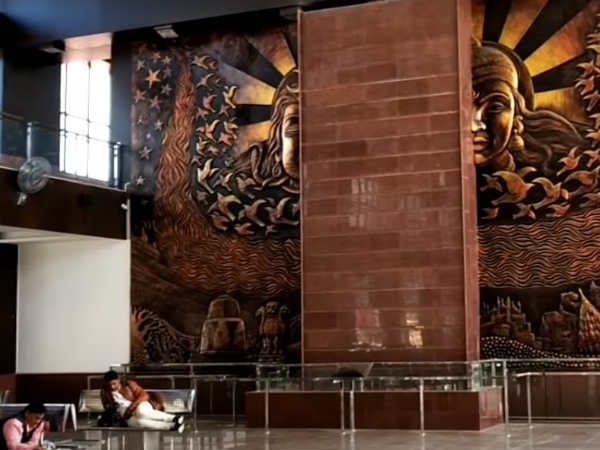  பனாரஸ் நல்லா இருக்குல்ல! 