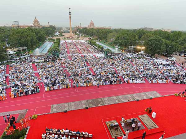 ராணுவ வீர்களின் குடும்பத்திற்கு சல்யூட்
