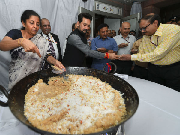 யாரும் வீட்டுக்கு போகக் கூடாது? 