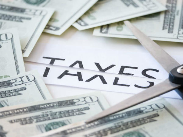 இறக்குமதி பொருட்களுக்கு 100% வரி 