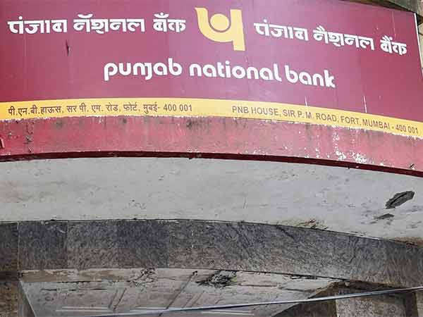 கடன் வாங்கியவர்கள் அயல் நாடுகளிலும் உண்டு. 