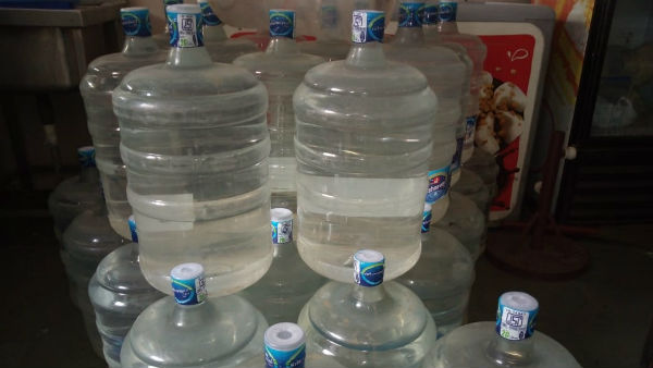 தண்ணீர் கேன்களுக்கு தட்டுப்பாடு 