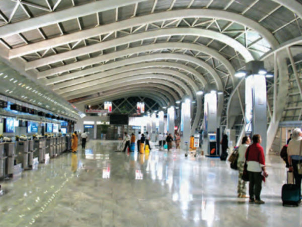 ரூ. 1400 கோடி செலவில் மிகப்பெரிய தனியார் விமான நிலையம் - அதானிக்கு அரசு கிரீன் சிக்னல்