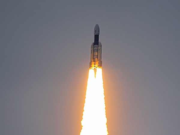 சந்திராயன் 2 மொத்த செலவு ரூ.978 கோடி.. விண்ணில் ஏவுவதற்கு மட்டும் ரூ.375 கோடி செலவு! 