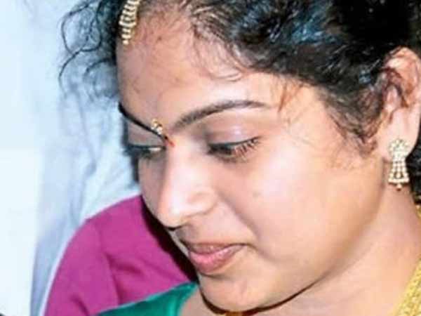 ஆவதும் பெண்ணாலே அழிவதும் பெண்ணாலே! 