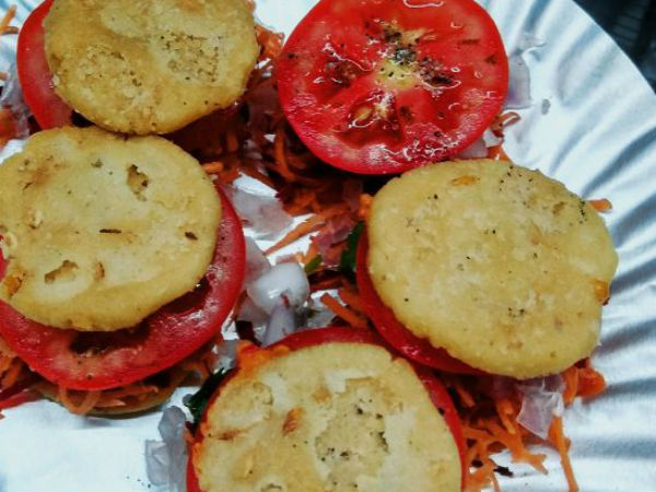 காய்கரிகளுக்கு நடுவில் சட்னியுடன் தட்டு வடை? 