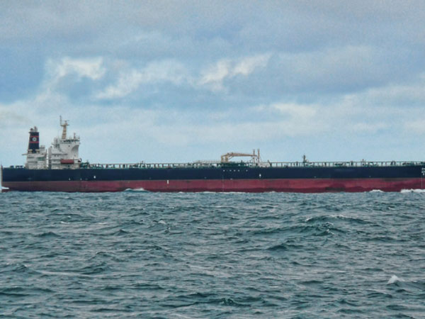 7 லட்சம் லிட்டர் எரிபொருள் 7 மாலுமிகள் 