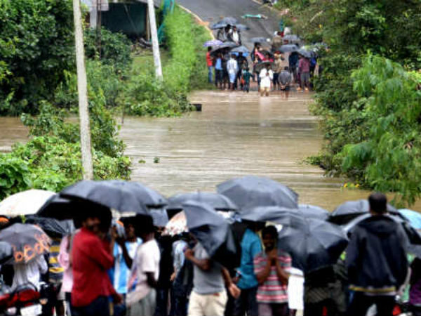 பாதிக்கப்பட்ட வீடுகளுக்கு ரூ.1 லட்சம் 