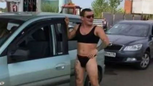 பிகினி உடையில் வருபவர்களுக்கு இலவச பெட்ரோல் 