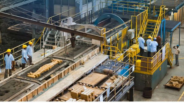 வெளி நிதியை நம்பியுள்ளது 