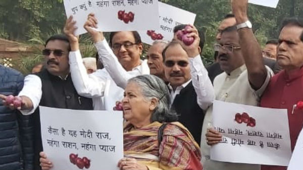 விலை உயர்வை கண்டித்து ஆர்பாட்டம் 