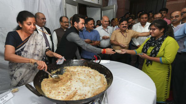 இனிப்புடன் ஆரம்பிக்கும் பட்ஜெட் திருவிழா 