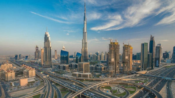 துபாயில் கொண்டு போய் கருப்புப் பணத்தைக் கொட்டிய 2000 இந்தியர்கள்! 