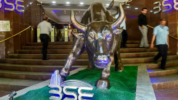 செம ஏற்றத்தில் 133 பங்குகள்! 52 வார உச்ச விலையைத் தொட்ட பங்குகள் விவரம்! செம ஏற்றத்தில் 133 பங்குகள்! 52 வார உச்ச விலையைத் தொட்ட பங்குகள் விவரம்!