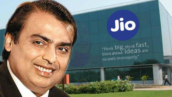 எந்த பால் போட்டாலும் சிக்ஸ் தான் 