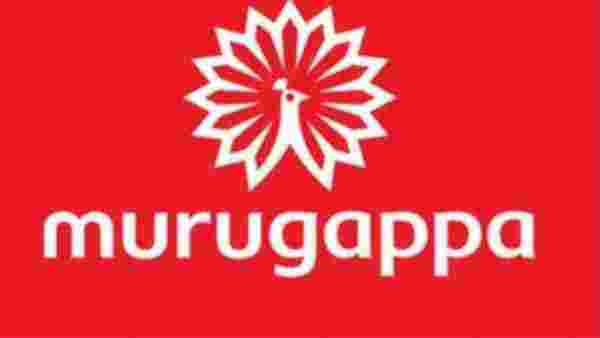 முதல் பெண் இயக்குநர்