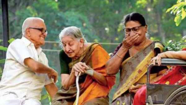 பஜாஜ் பைனான்ஸில் மூத்த குடிமக்களுக்கு என்ன சலுகை? 